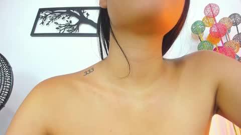 LAURA SOE online show from January 30, 5:49 pm