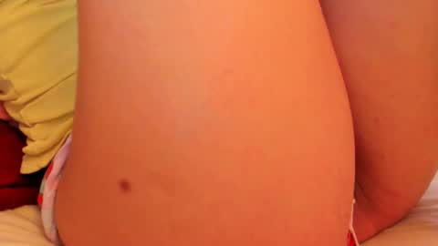 LAURA SOE online show from November 8, 3:01 pm