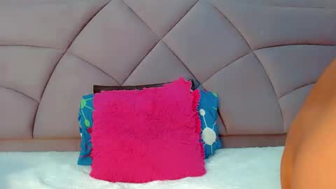Snapshot of laura_sweet7 chatting on February 5, 8:21 am Laura online show from February 5, 8:21 am