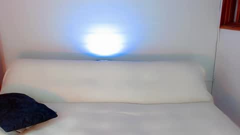 Snapshot of laura_sweet7 chatting on February 23, 11:47 pm Laura online show from February 23, 11:47 pm