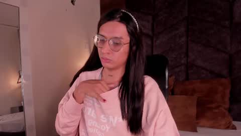 lauraagomezz__ online show from February 25, 12:03 am