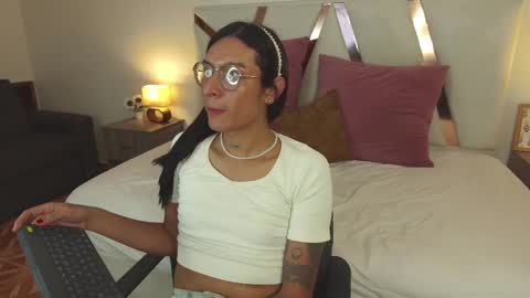 lauraagomezz__ online show from February 28, 11:12 pm