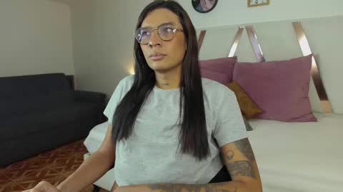 lauraagomezz__ online show from March 10, 7:07 pm