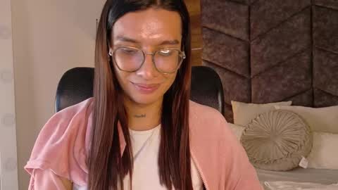 lauraagomezz__ online show from September 16, 11:39 pm