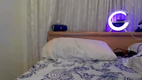 laurabernardes online show from February 26, 8:04 am