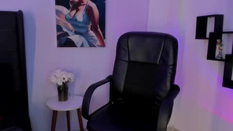 Laura Blue online show from February 25, 6:20 pm