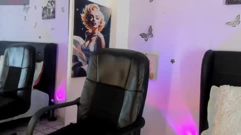 Laura Blue online show from September 22, 8:55 pm