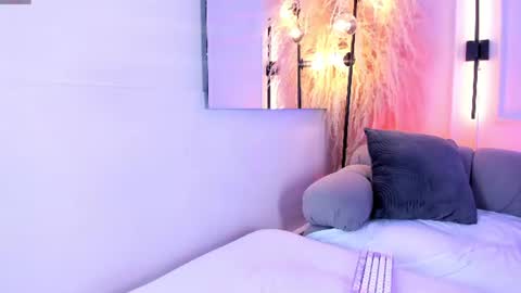 LauraCarther  online show from July 29, 6:28 pm