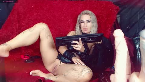 LauraCrystall online show from October 8, 5:10 pm