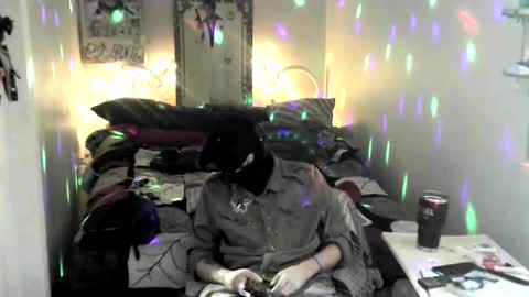 lauradecuada2 online show from October 7, 4:04 pm