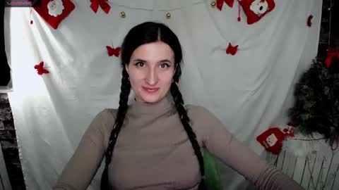 Snapshot of lauradre_ chatting on January 5, 8:43 am Laura online show from January 5, 8:43 am