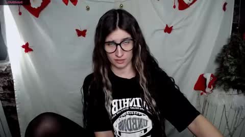 Snapshot of lauradre_ chatting on January 15, 8:51 am Laura online show from January 15, 8:51 am