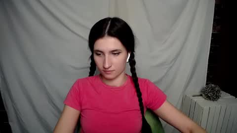 Snapshot of lauradre_ chatting on February 11, 12:27 pm Laura online show from February 11, 12:27 pm
