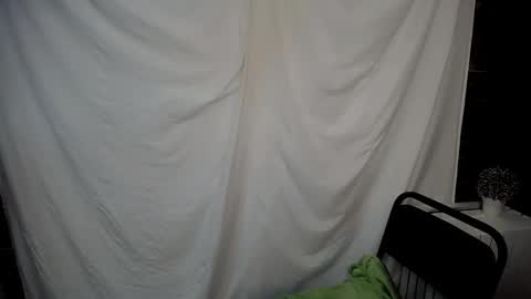 Snapshot of lauradre_ chatting on February 13, 11:17 am Laura online show from February 13, 11:17 am