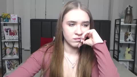 LauraHlot online show from December 4, 7:11 pm