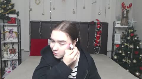 LauraHlot online show from December 15, 8:40 am