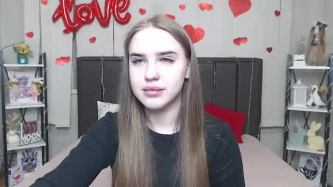 Snapshot of laurahlot chatting on April 8, 6:13 am LauraHlot online show from April 8, 6:13 am