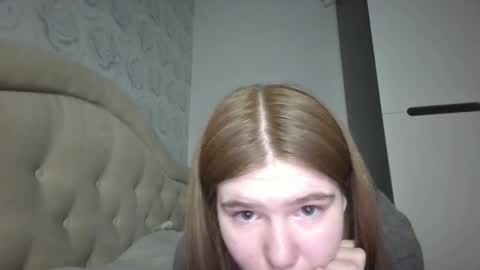 Snapshot of lauraleestindt chatting on March 25, 8:26 pm Karen online show from March 25, 8:26 pm