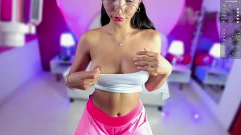 Laura MartinGMT-5 2200-0600 online show from January 22, 3:31 am