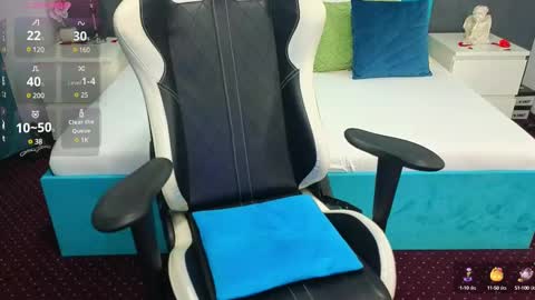 LauraMirage online show from December 19, 7:40 pm