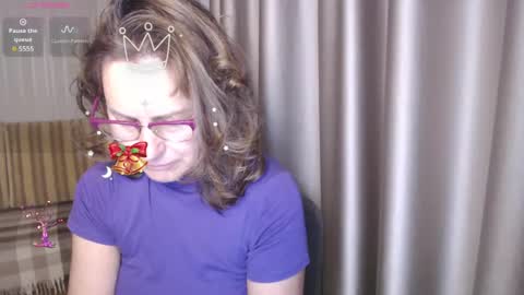 Lauraoven1 online show from December 10, 1:11 pm