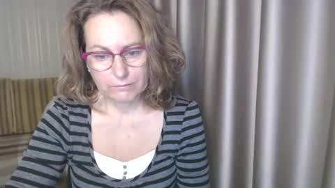 Lauraoven1 online show from December 13, 7:25 am