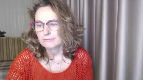 Lauraoven1 online show from December 16, 11:01 am