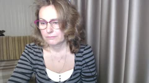 Lauraoven1 online show from December 17, 7:29 am