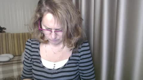 Lauraoven1 online show from December 17, 1:38 pm