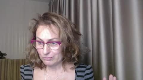 Lauraoven1 online show from December 17, 6:42 pm