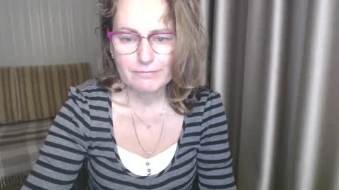 Lauraoven1 online show from December 26, 7:03 am