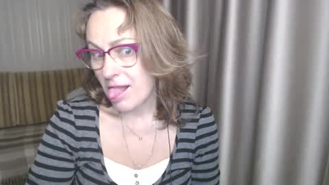 Lauraoven1 online show from December 26, 12:16 pm