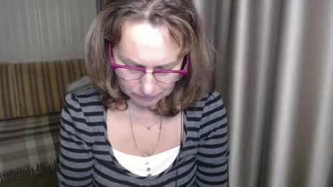 Lauraoven1 online show from December 26, 5:51 pm