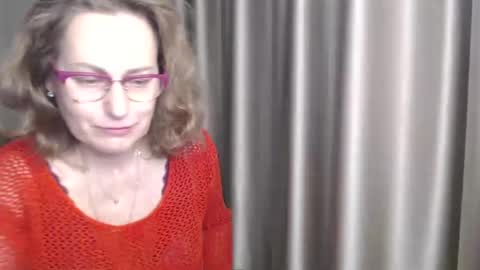 Lauraoven1 online show from January 7, 6:56 pm