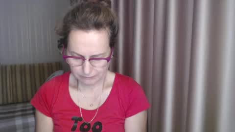 Lauraoven1 online show from January 12, 8:57 am