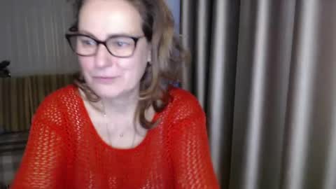 Lauraoven1 online show from January 22, 6:42 am