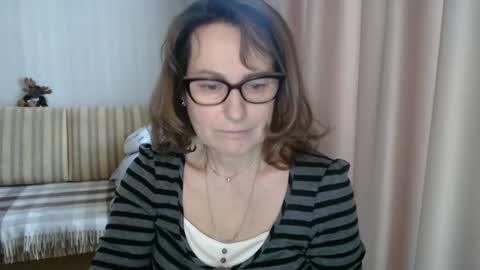 Lauraoven1 online show from February 21, 8:51 am