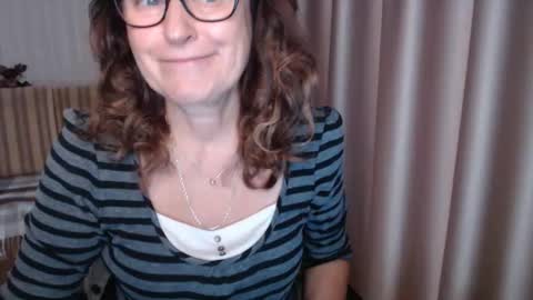 Lauraoven1 online show from October 24, 8:11 am