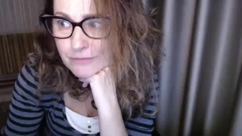 Lauraoven1 online show from November 29, 3:37 pm