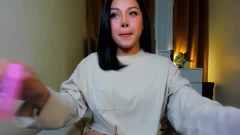 Snapshot of laurasinclair chatting on December 1, 9:25 am Your sweet Laura online show from December 1, 9:25 am