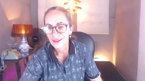 Laura Sofia online show from February 1, 11:25 pm