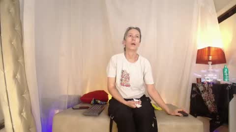 Snapshot of laurasofia45 chatting on June 19, 11:25 am Laura Sofia online show from June 19, 11:25 am