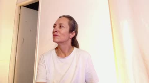 Snapshot of laurasofia45 chatting on July 16, 4:46 pm Laura Sofia online show from July 16, 4:46 pm