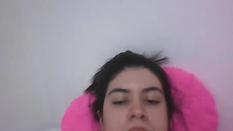 lauratobon6 online show from June 17, 6:49 am