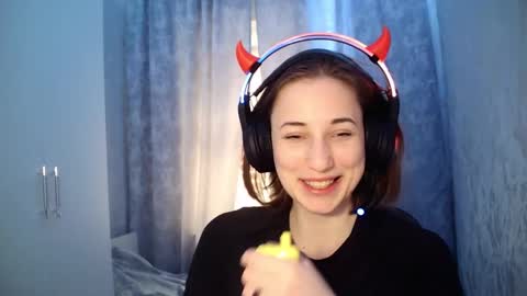 lauraweterson online show from February 16, 7:59 am