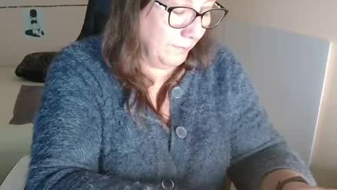 Snapshot of laureanne50 chatting on December 7, 12:45 pm laureanne online show from December 7, 12:45 pm