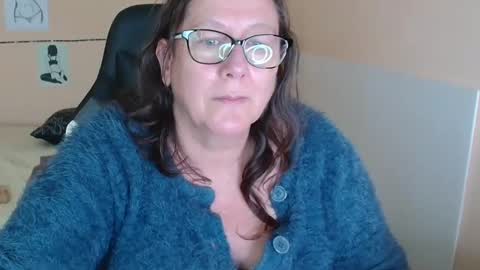 Snapshot of laureanne50 chatting on December 8, 1:25 pm laureanne online show from December 8, 1:25 pm