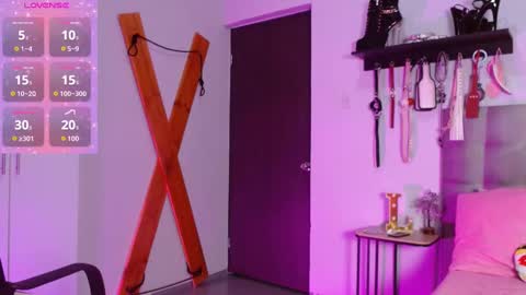 Laura online show from October 31, 9:16 pm