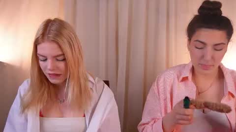 Hello  we are Eva and Lan 3 online show from July 9, 7:45 am