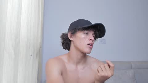 Laureent online show from December 30, 5:44 pm